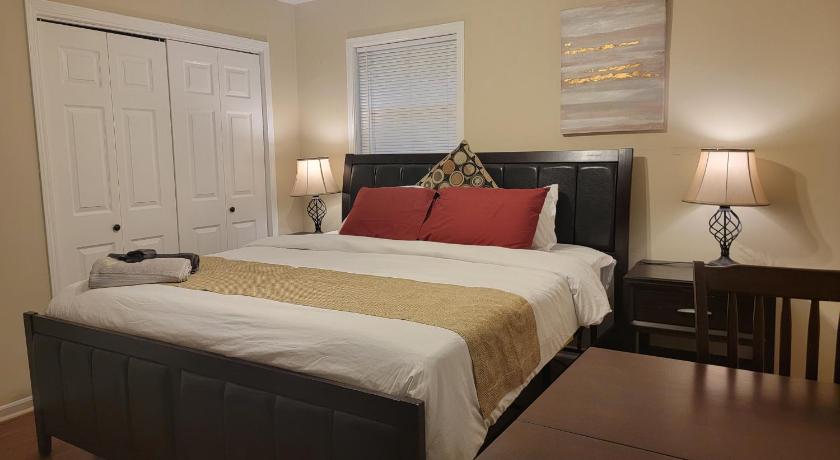 The King Suites - Netflix, Disney, Amzn Video -near ATL Hartsfield Jackson Airport — Hotel in Atlanta (GA)