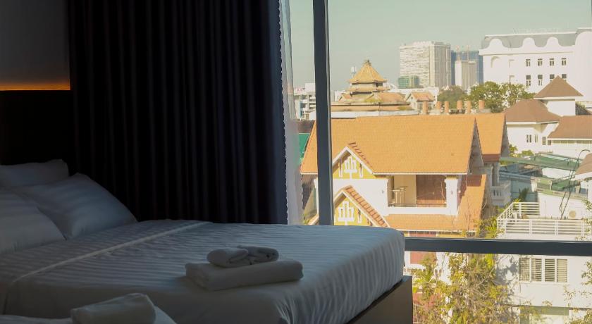 LILLY HOTEL - image 3