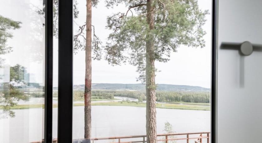 The WonderInn Mirrored Glass Cabin - Wonderinn Delta photo