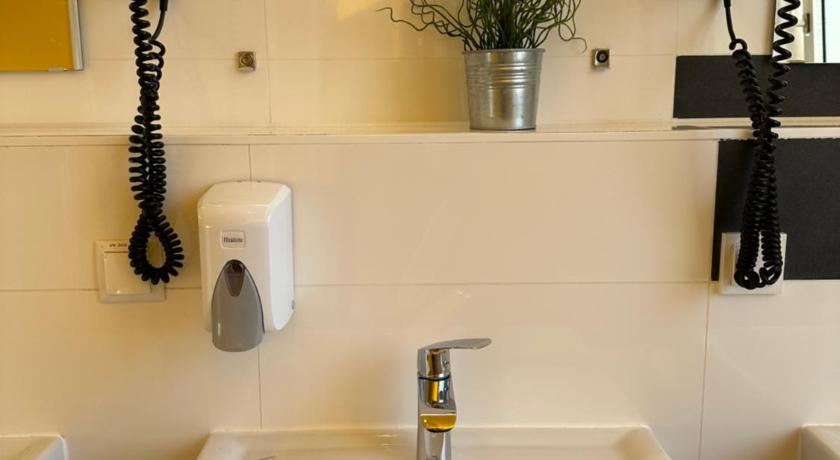 Image of Double with Shared Bathroom 10