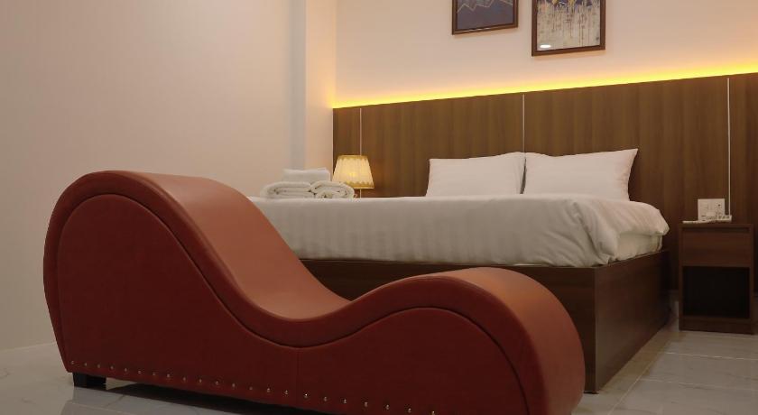 LILLY HOTEL - image 13