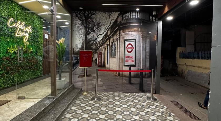 HOTEL ROYAL SUITES - image 14