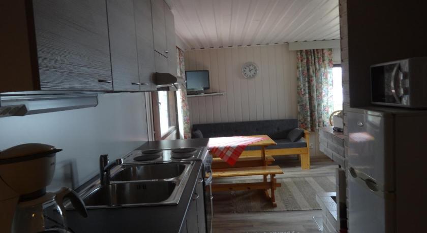 ヴァルカウス Tiirantuvat 4つ星 ゲストハウス プール