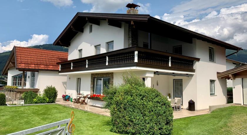 Musi Appartements — Hotel in Schonberg Im Stubaital