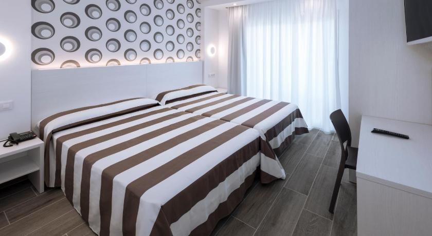 Háromágyas szoba (2 felnőtt és 1 gyermek részére) (Triple Room (2 Adults + 1 Child)) fotója 0