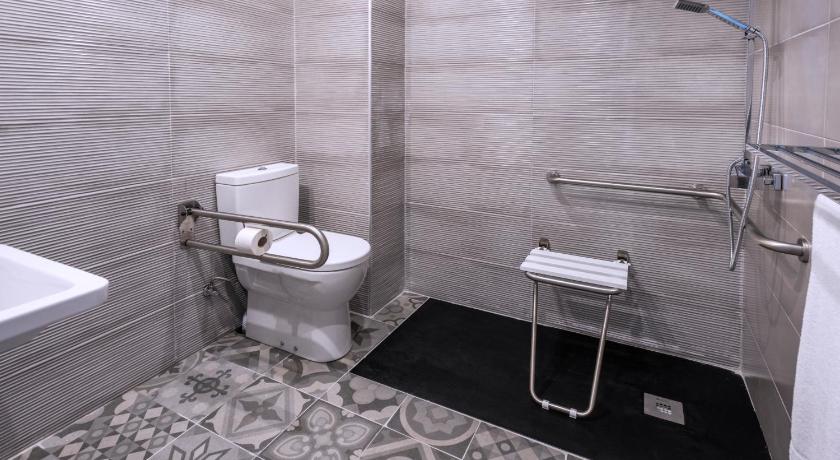 Négyágyas szoba (3 felnőtt + 1 gyerek) (Quadruple Room (3 Adults + 1 Child)) fotója 2