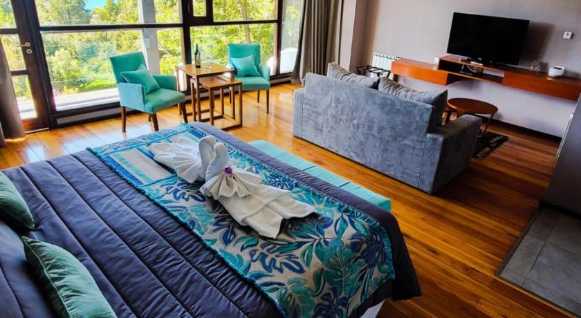 Image of Deluxe Suite with Lake View 1