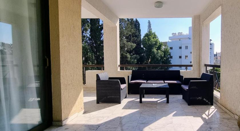 Comfy Rooms + Near SALT LAKE + 100MBit Internet + Shared Apartment photo