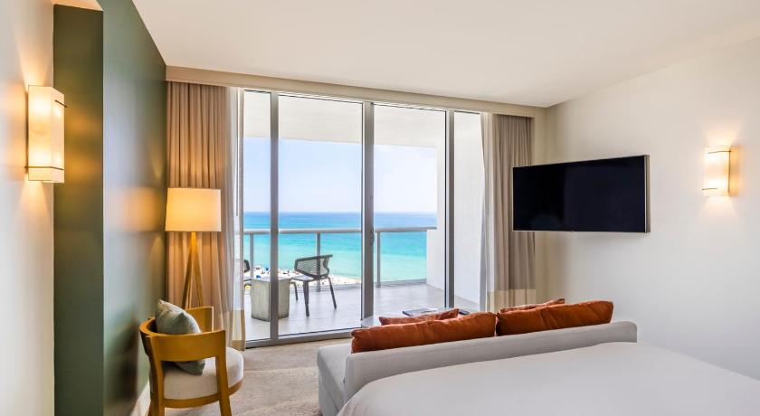 Immagine di Oceanfront Junior Suite King with Balcony 0