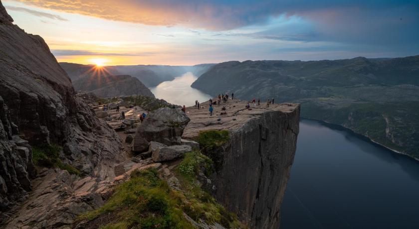 Hjelmeland Camping & Hostel Nøkling photo