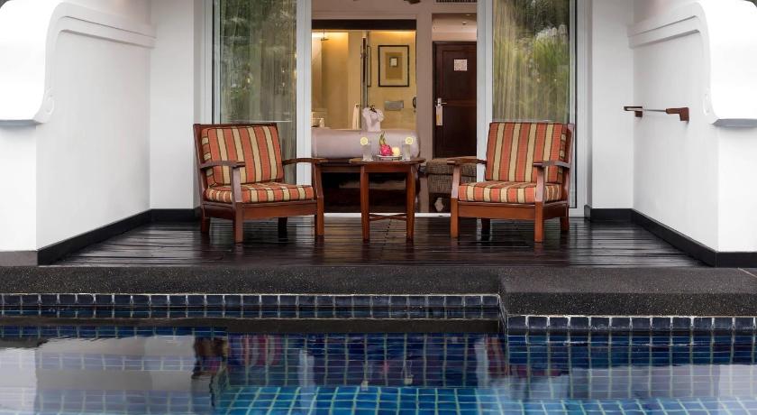 Bild von: deluxe lagoon pool access, guest room, 1 king, sofa bed, pool access (Deluxe Lagoon Pool Access, Guest room, 1 King, Sofa bed, Pool access) 6