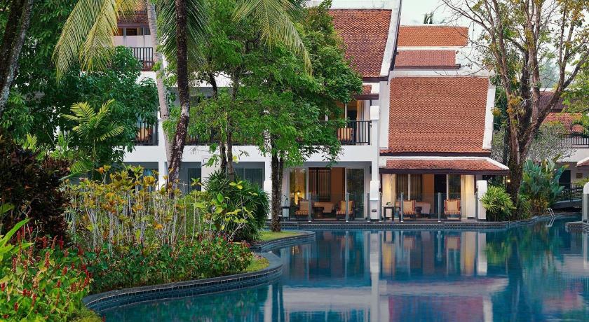 Bild von: deluxe lagoon pool view, guest room, 1 king, sofa bed, pool view, balcony (Deluxe Lagoon Pool View, Guest Room, 1 King, Sofa Bed, Pool View, Balcony) 8