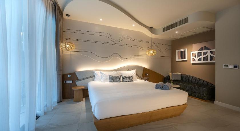 Image of Junior Suite Pool Access Upper Floor Double 1