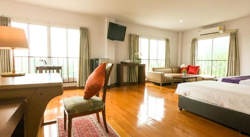 Image of Deluxe Family Room 3