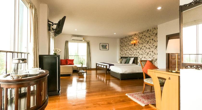Image of Deluxe Family Room 1