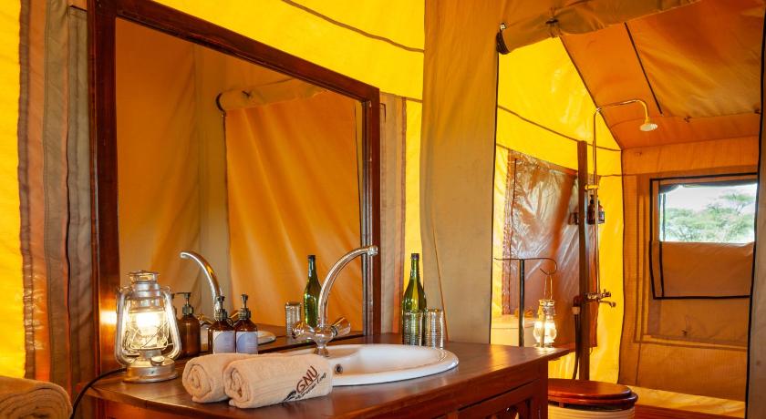 Gnu Mara River Camp photo