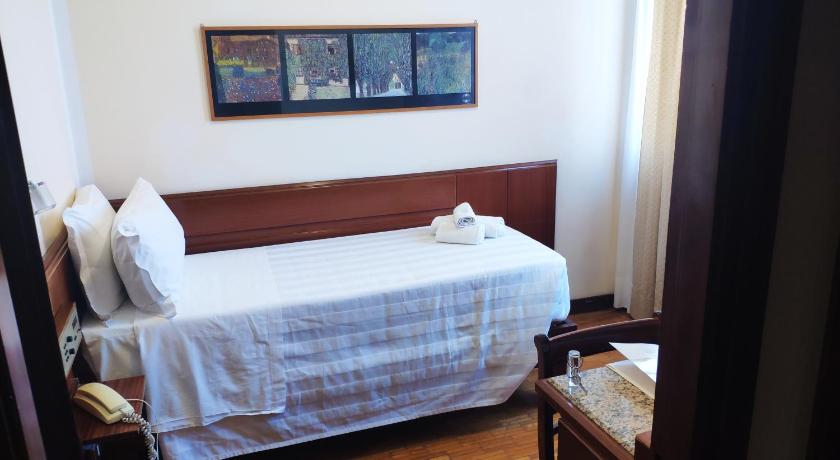 Image of Single Room 8