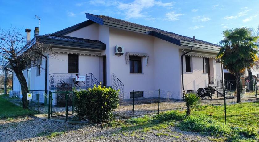 Red Tower Venice - 2 mins from VCE Airport- free Wifi photo