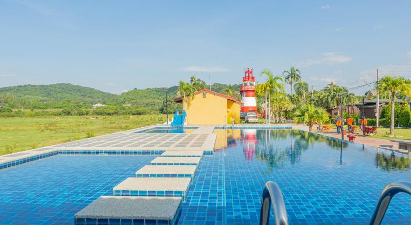 Apinya Resort Bangsarey - image 2