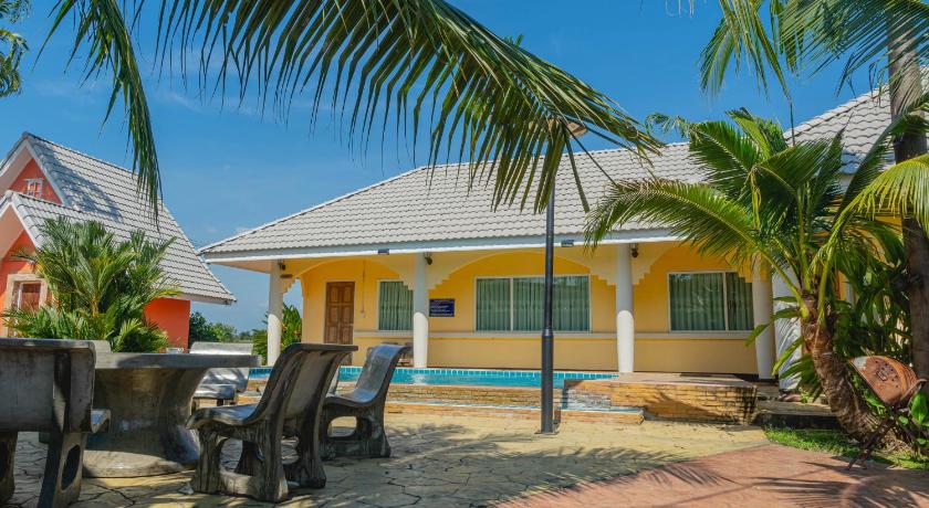 Apinya Resort Bangsarey - image 11