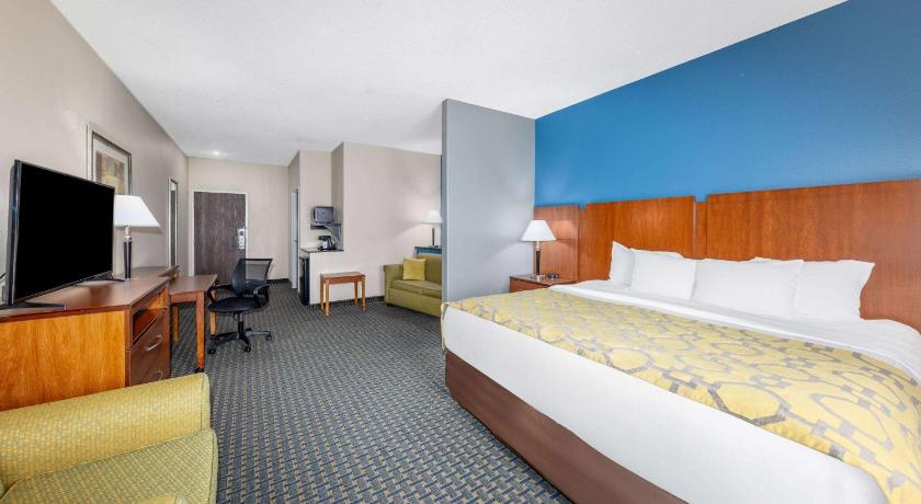 Baymont by Wyndham Pratt photo