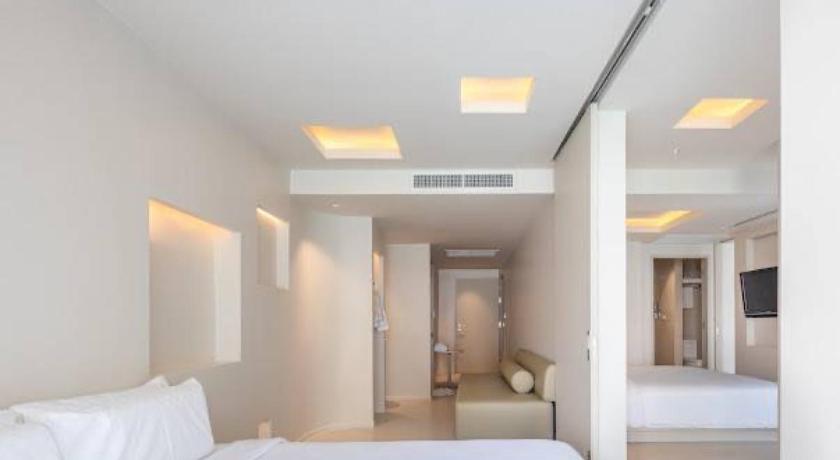 Image of 2 Bedrooms Pool Access 6