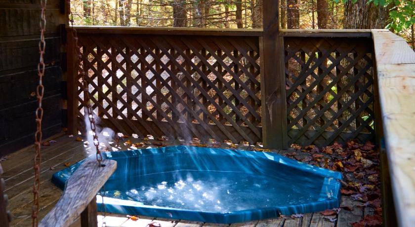 Image of Gatlinburg Area Hottub Cabin - Teaberry 14