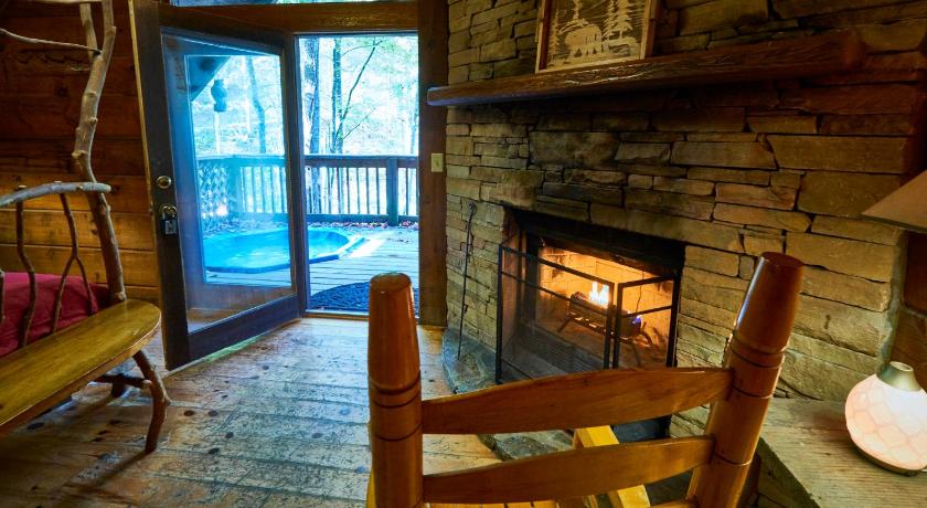 Image of Gatlinburg Area Hottub Cabin - Teaberry 3