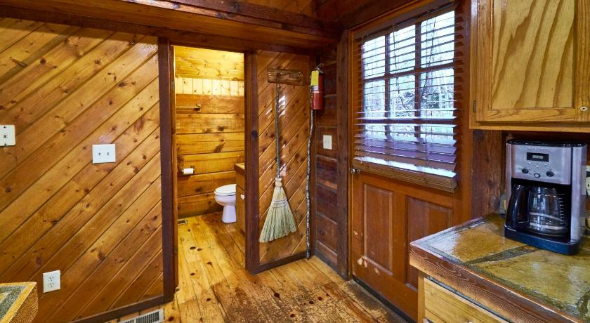 Image of Gatlinburg Area Hottub Cabin - Teaberry 13