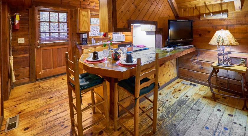 Image of Gatlinburg Area Hottub Cabin - Teaberry 8