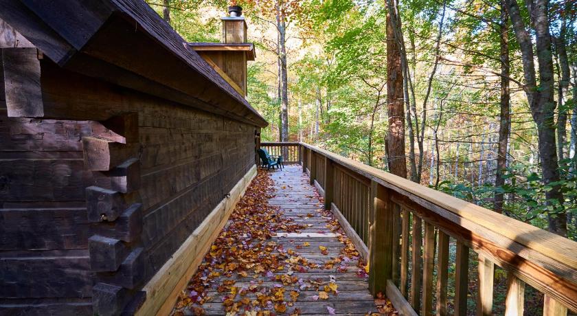 Image of Gatlinburg Area Hottub Cabin - Teaberry 16