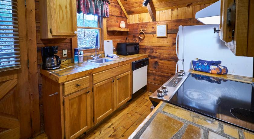 Image of Gatlinburg Area Hottub Cabin - Passion Flower 14