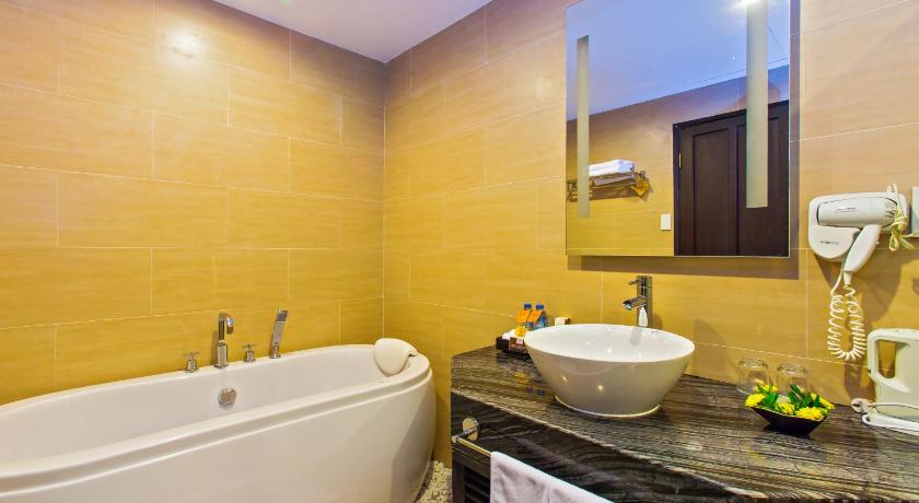 Image of Suite with Garden or Pool View 10
