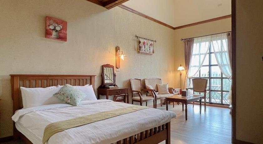 Image of Quadruple Room with Mountain View 1