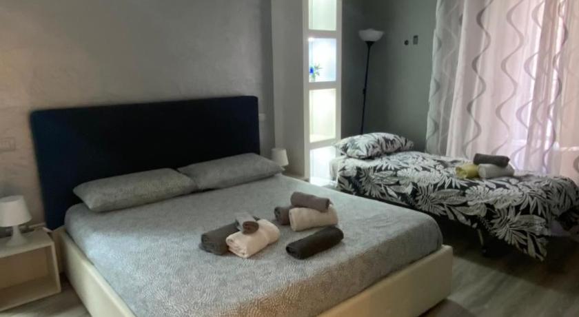 Image of Deluxe Double Room with Extra Bed 10
