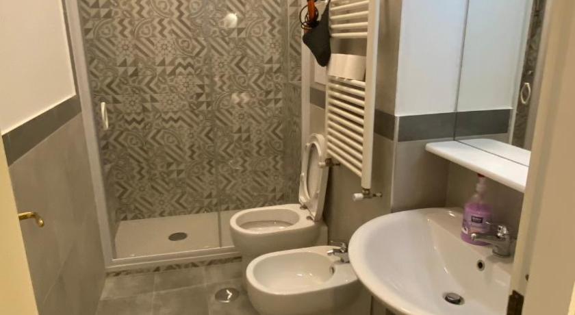 Image of Deluxe Double Room with Extra Bed 2