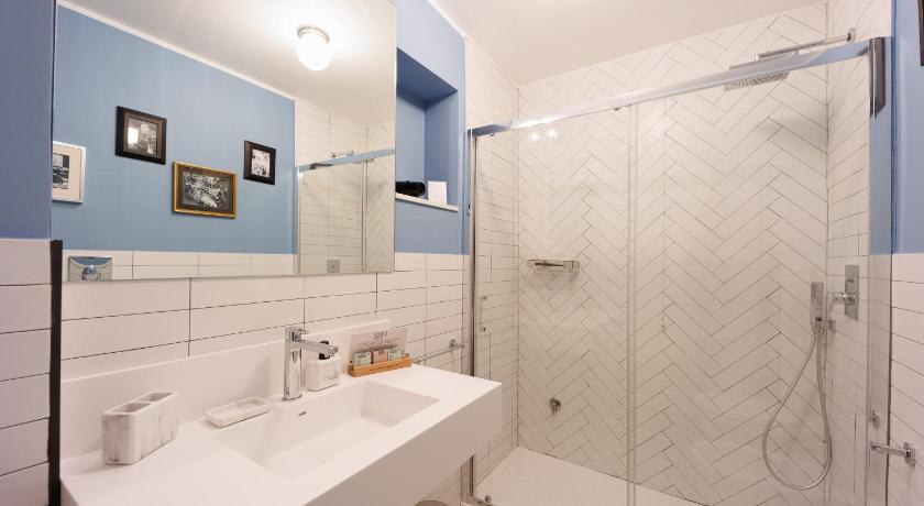 Image of Triple Room 2
