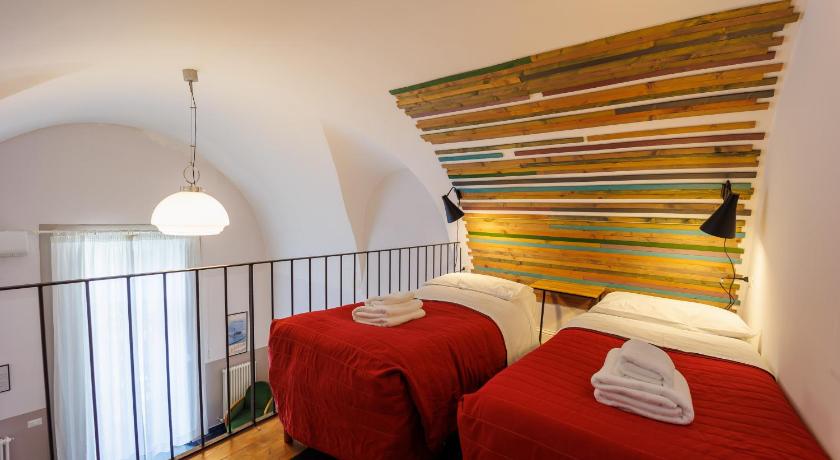 Image of Family Room with Garden View 6
