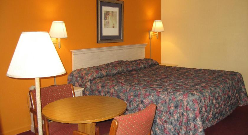 Travelers Inn photo