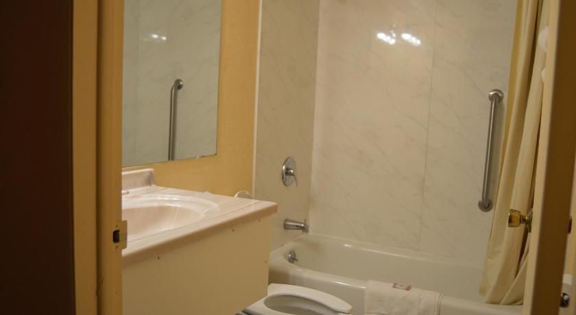 Travelers Inn photo