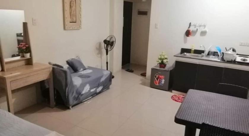 EKONUMI ROOMS at Moonwalk Paranaque — Hotel in Manila