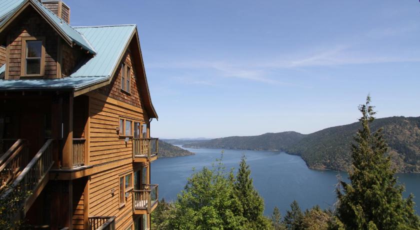 Moon Water Lodge — Hotel in Malahat (BC)