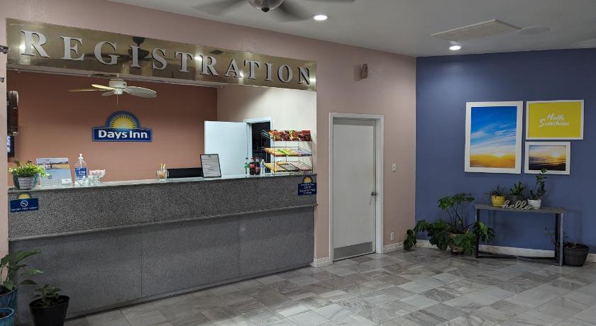 Days Inn by Wyndham Portland/Corpus Christi photo