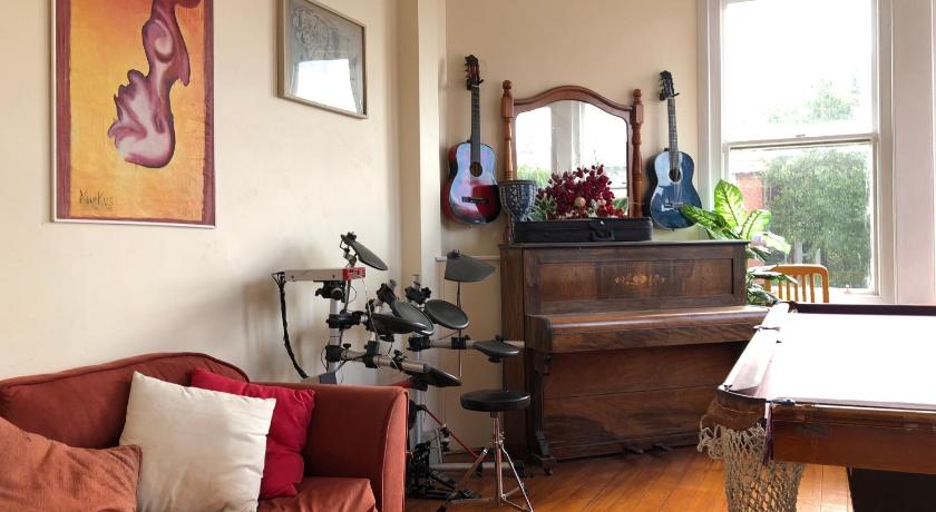 Chalet Backpackers photo