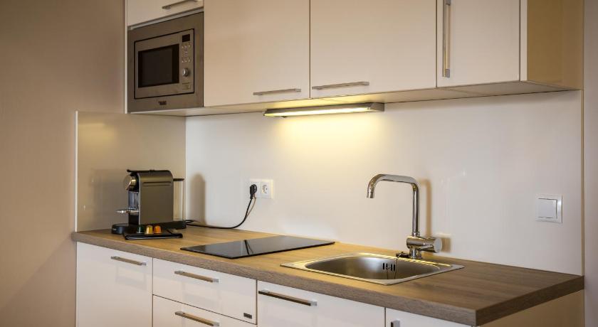 Image of Deluxe King Suite 10