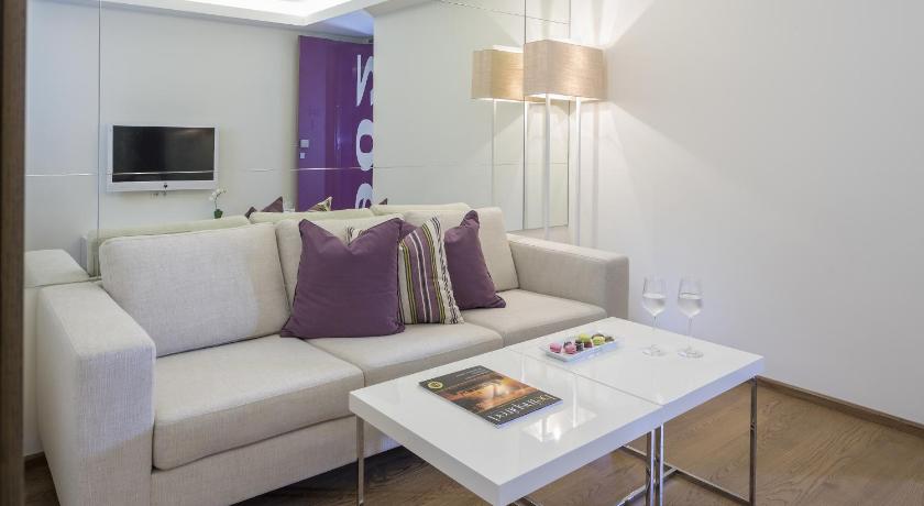 Image of One-Bedroom Suite with Balcony 4
