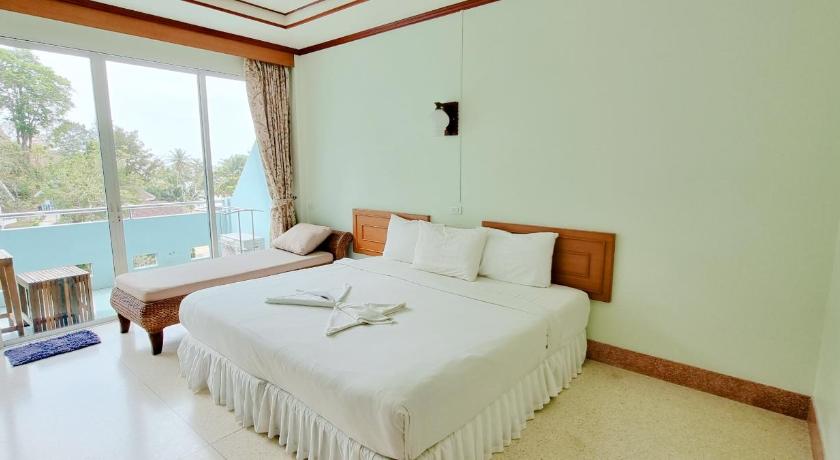 Image of Superior Garden View Floor 4 9