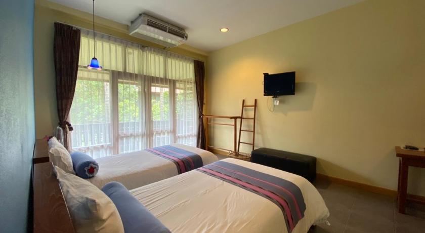 Image of Superior Twin Beds 3