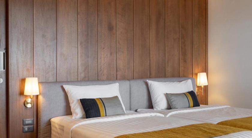 Image of Triple Room Sea View 7