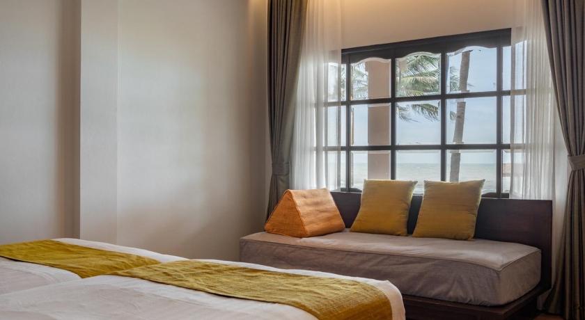 Image of Triple Room Sea View 8